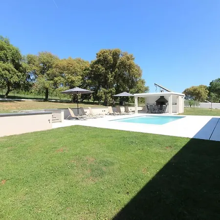 Stunning Modern Monte Vernal In