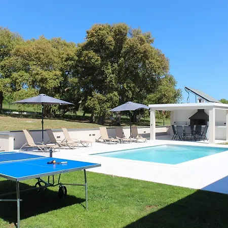 Villa Stunning Modern Monte Vernal In Pula