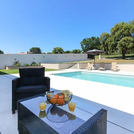 Villa Stunning Modern Monte Vernal In