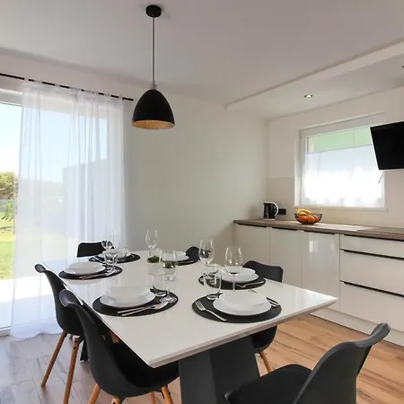 Stunning Modern Monte Vernal In *