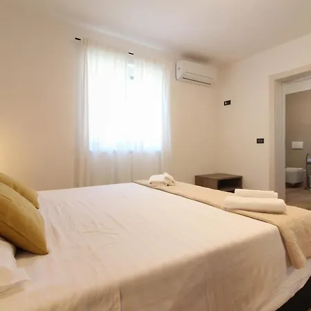 Villa Stunning Modern Monte Vernal In