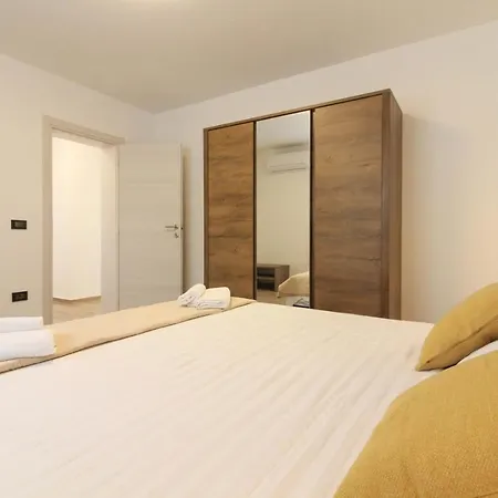 Stunning Modern Monte Vernal In Villa *