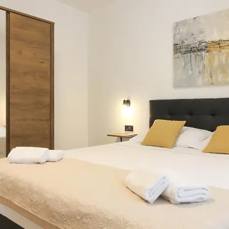 Villa Stunning Modern Monte Vernal In