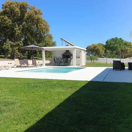 Stunning Modern Monte Vernal In * Pula