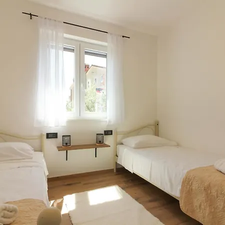 Stunning Modern Monte Vernal In Pula