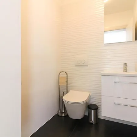 Stunning Modern Monte Vernal In