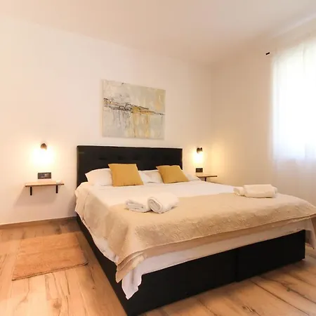 Stunning Modern Monte Vernal In Villa Pula