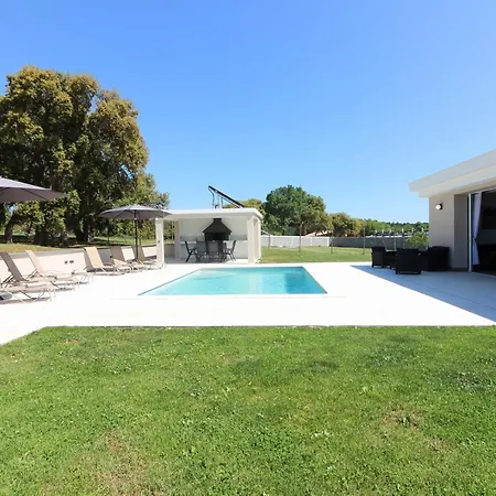 Stunning Modern Monte Vernal In